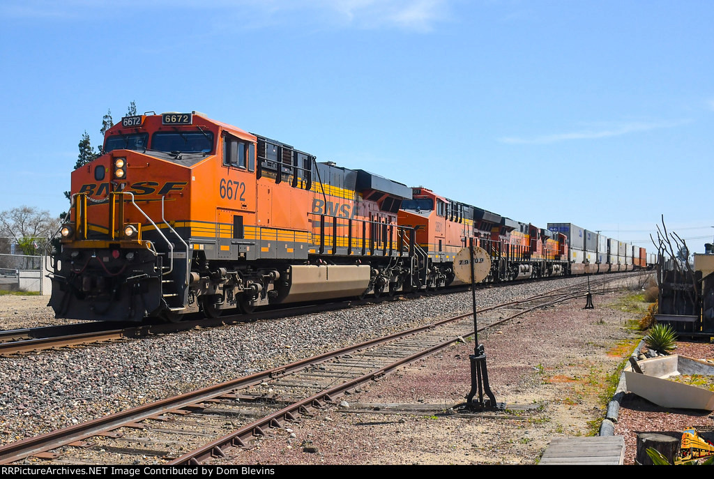 BNSF 6672